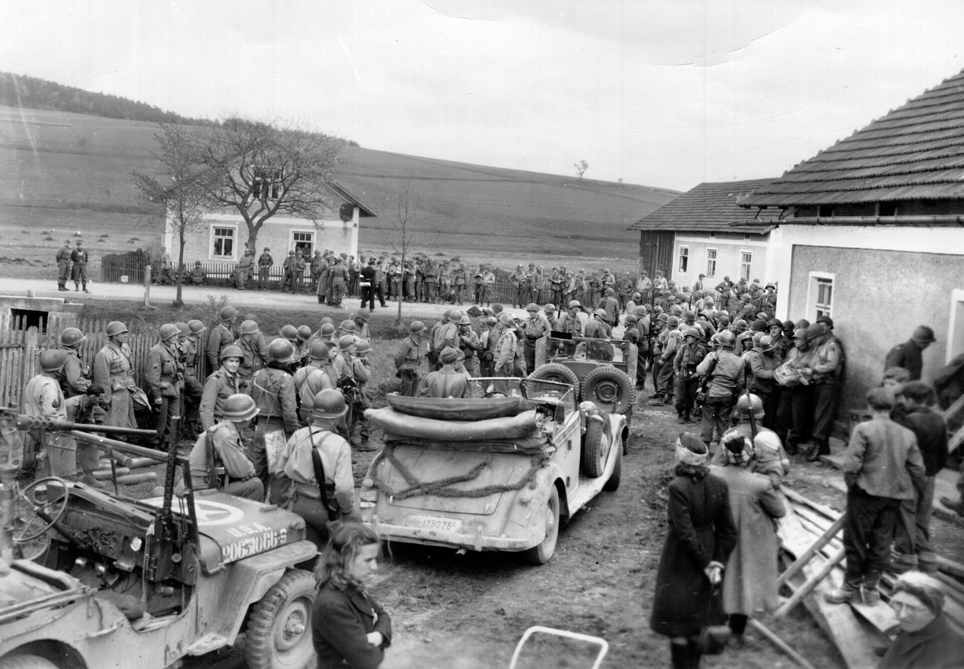 May 4, 1945: Czech civilians and GIs of the 90th Infantry Division’s 359th Infantry Regiment gather near Vseruby in the Pilsen region to witness the formal surrender of Maj. Gen. Wend von Weitersheim, commander of the 11th Panzer (“Ghost”) Division. The author’s father commanded the 359th.