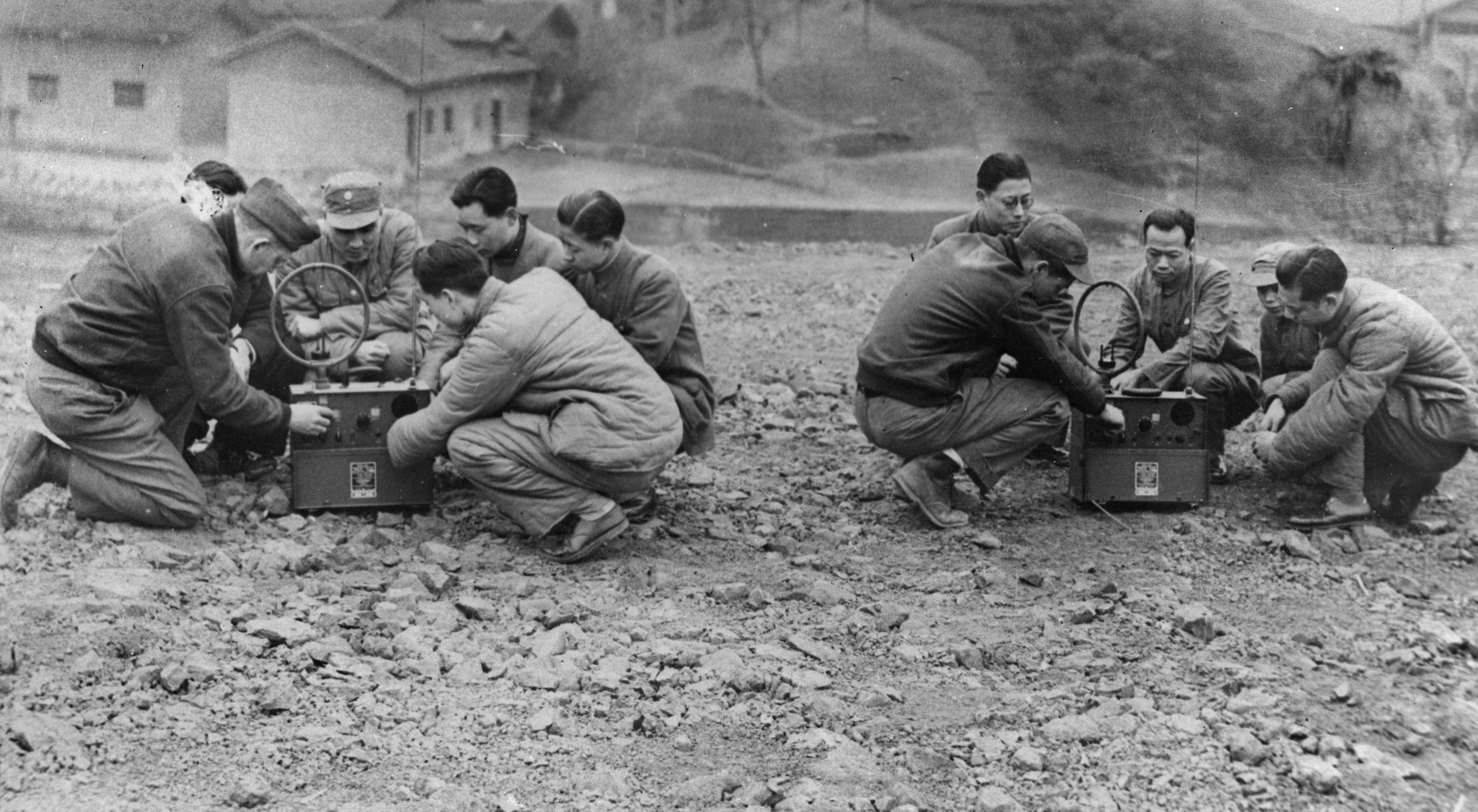 Chinese recruits receive instruction on radio use from Americans at Happy Valley.