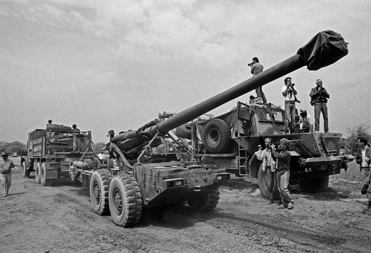 A South African vehicle tows a 155 mm “G5” howitzer during the country's withdrawal from southern Angola in 1988. The G5 played a crucial role in disrupting enemy logistics.