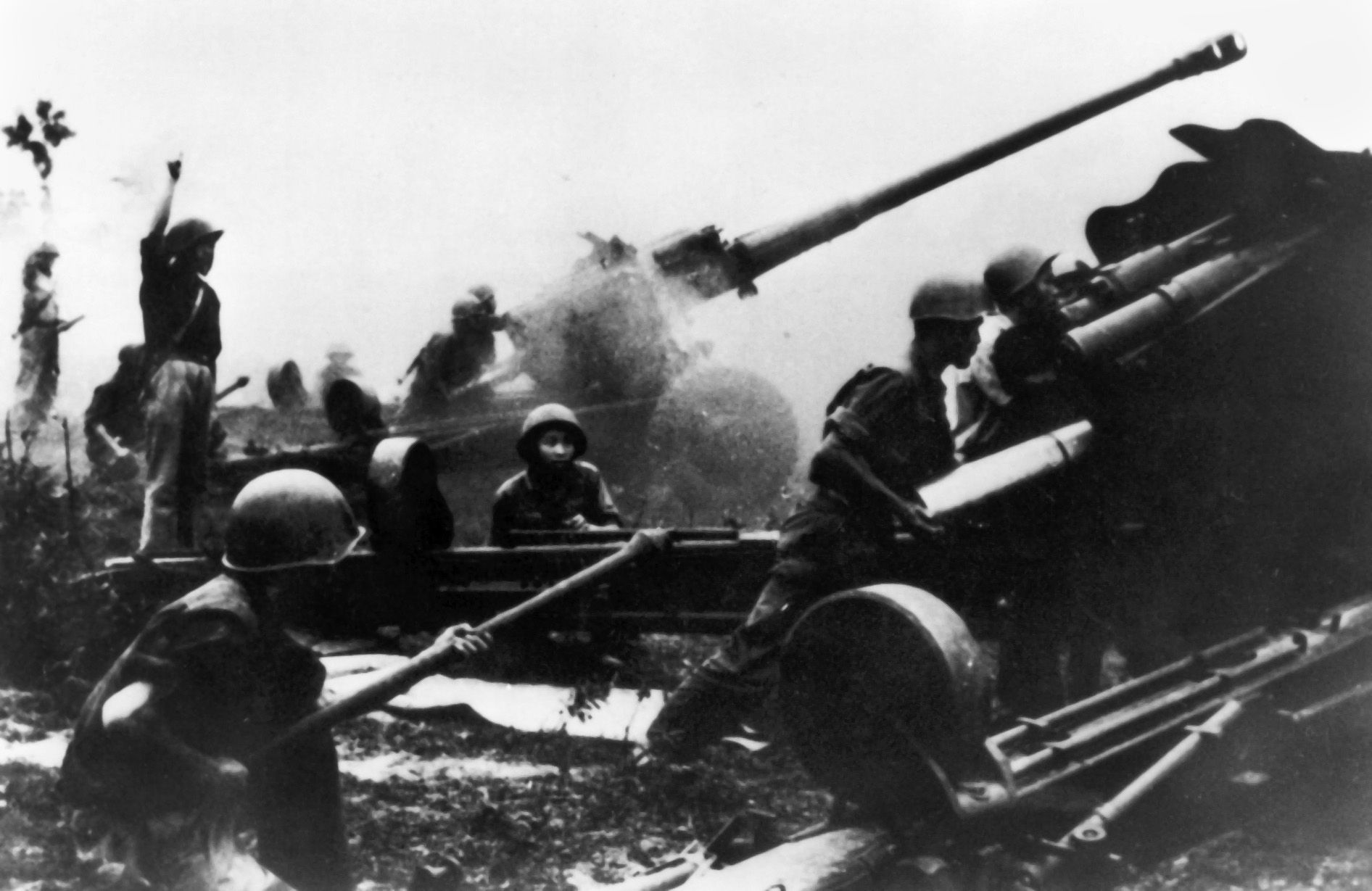 North Vietnamese 130mm field guns pound ARVN positions during the Easter offensive.