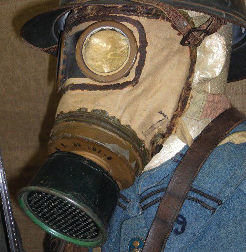 world war 1 soldiers in trenches with gas masks