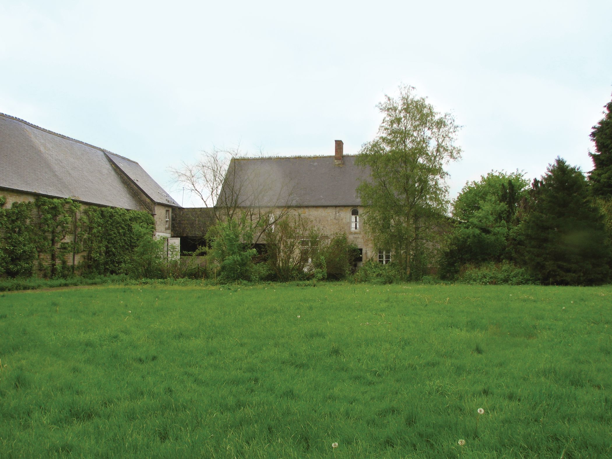 The main house at Brécourt Manor has changed little since 1944.