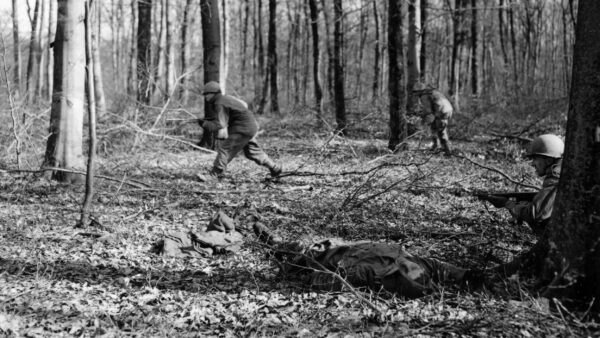 Bastogne Must Fall : Hitler's 72-Hour Gamble in the Ardennes