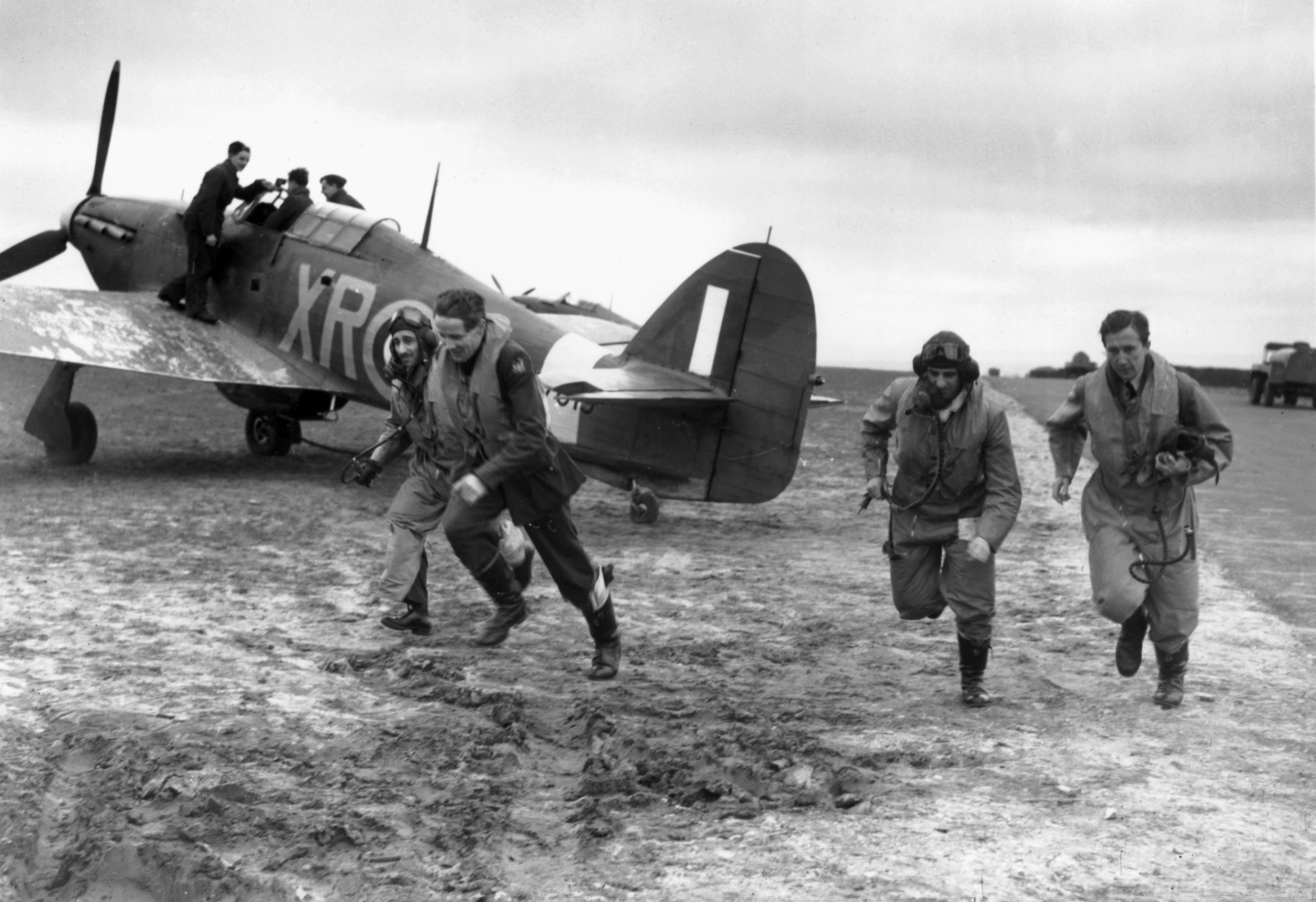 “Ring the bell and run like hell.”  American pilots of 71 Squadron sprint to their planes as the order to “scramble” is received at RAF Martlesham Heath. 