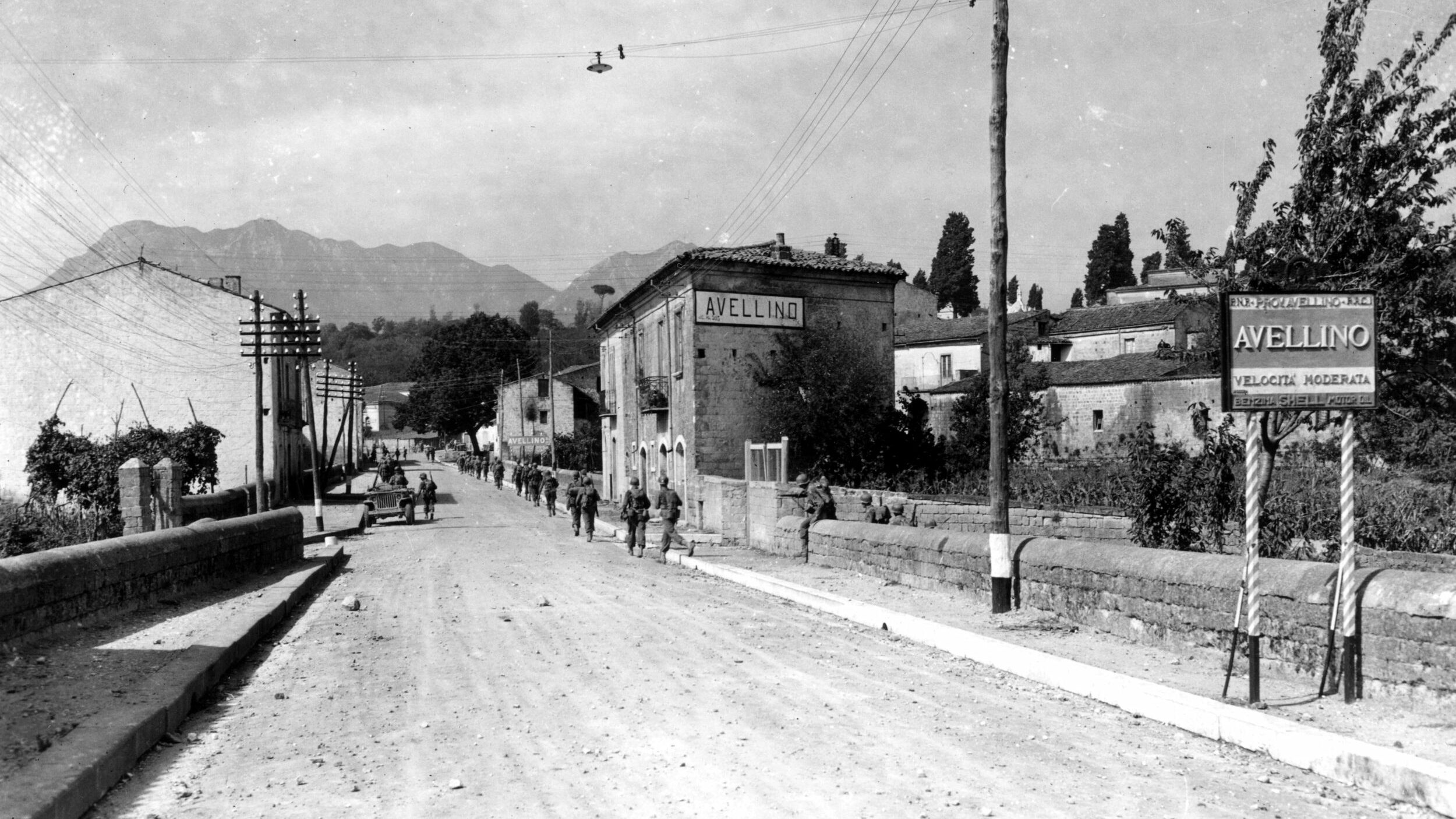  Weeks after the airborne jump of the 509th Parachute Infantry Battalion near Avellino, American soldiers enter the town. The airborne soldiers parachuted near Avellino but were widely dispersed and could not muster the strength to take the town. Colonel Doyle Yardley, battalion commander, was wounded and taken prisoner, spending 16 months as a POW.