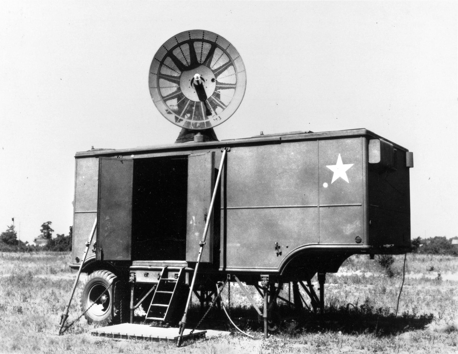 This SCR-584 Mobile Short Range Auto Tracking Radar Set was manufactured by Westinghouse, General Electric, and Chrysler during World War II.The MIT Radiation Laboratory originally developed the SCR-584 for use as a gun tracking radar using the 2J32 magnetron tube as a power source.
