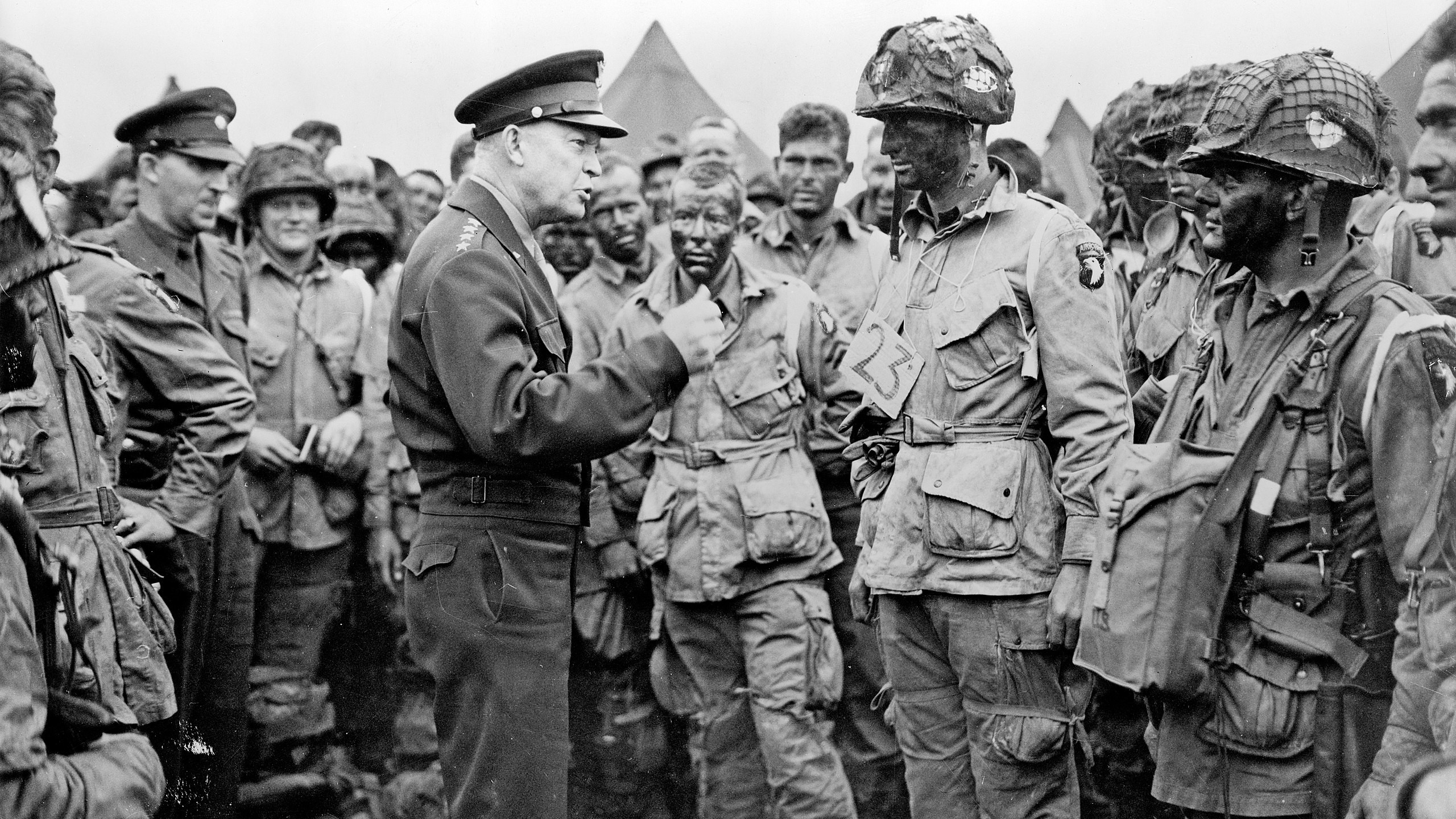 Эйзенхауэр высадка в нормандии. Высадка 101 дивизии в Нормандии. Высадка в Нормандии 1944. Американцы во Франции 1944 Нормандия. Дуайт Эйзенхауэр вторая мировая.