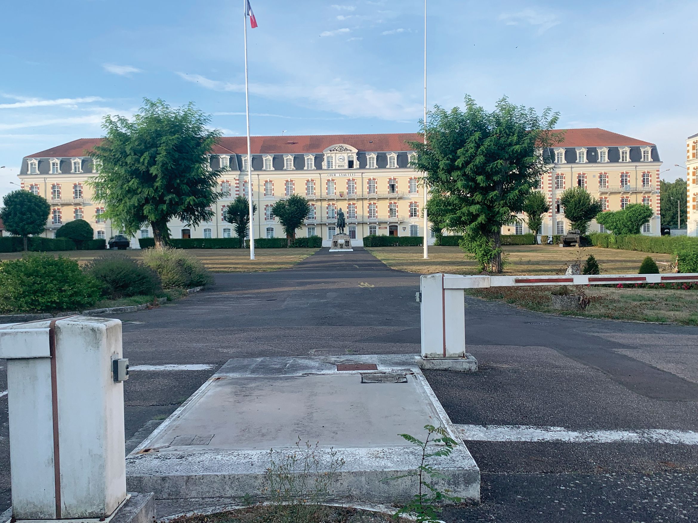 Verdun headquarters (Caserne de Jardin-Fontaine), of Lieutenant General Omar Bradley, commander of 12th Army Group, where the “Bulge conference” took place on December 19, 1944. Today, the barracks building is still used by the French army.