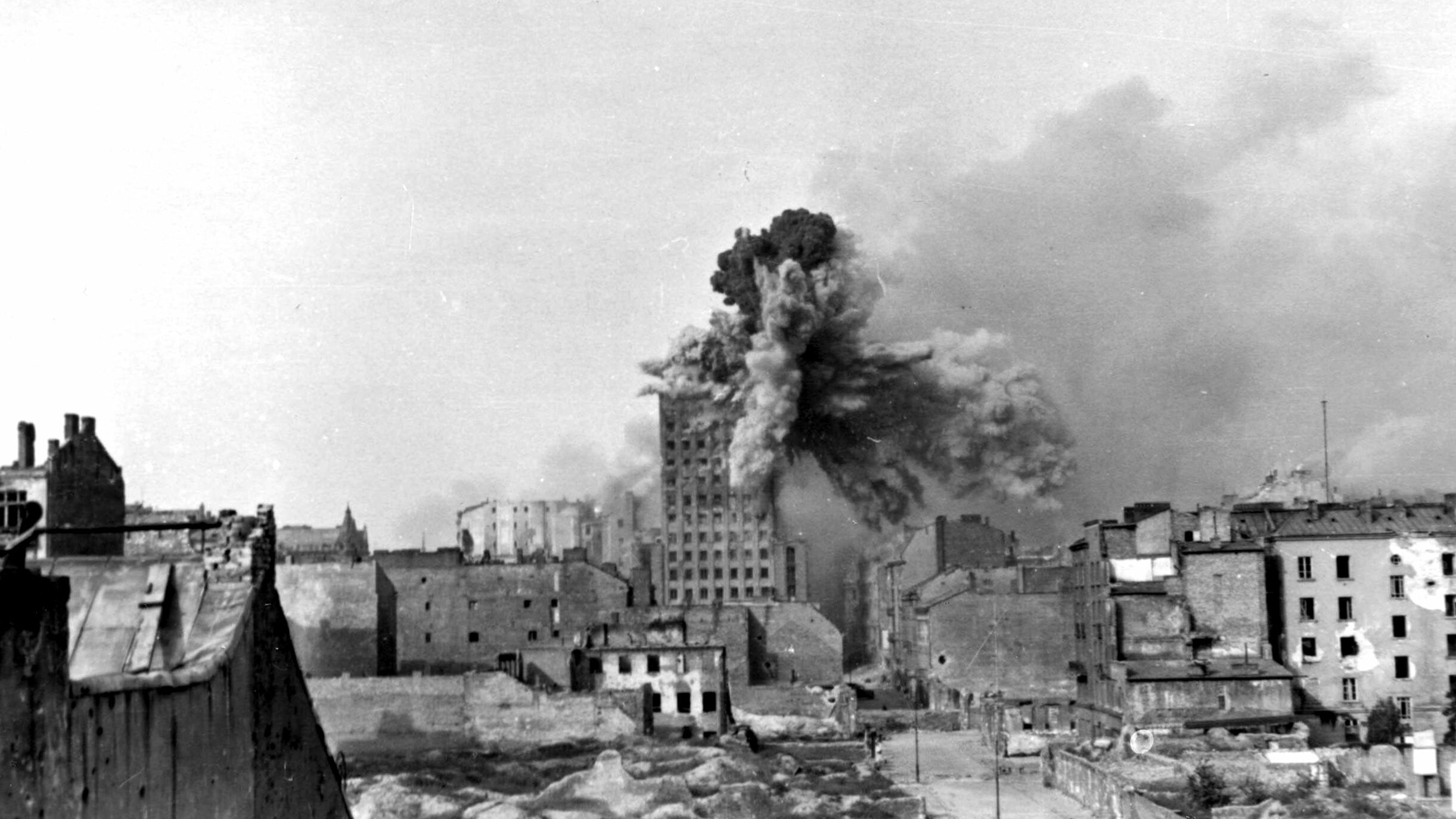 A round from a German 600-mm “Karl-Gerät” explodes against the Prudential Building, Warsaw’s tallest structure. The self-propelled seige mortar, along with tanks, artillery, and Luftwaffe bombers, were used to level the city.
