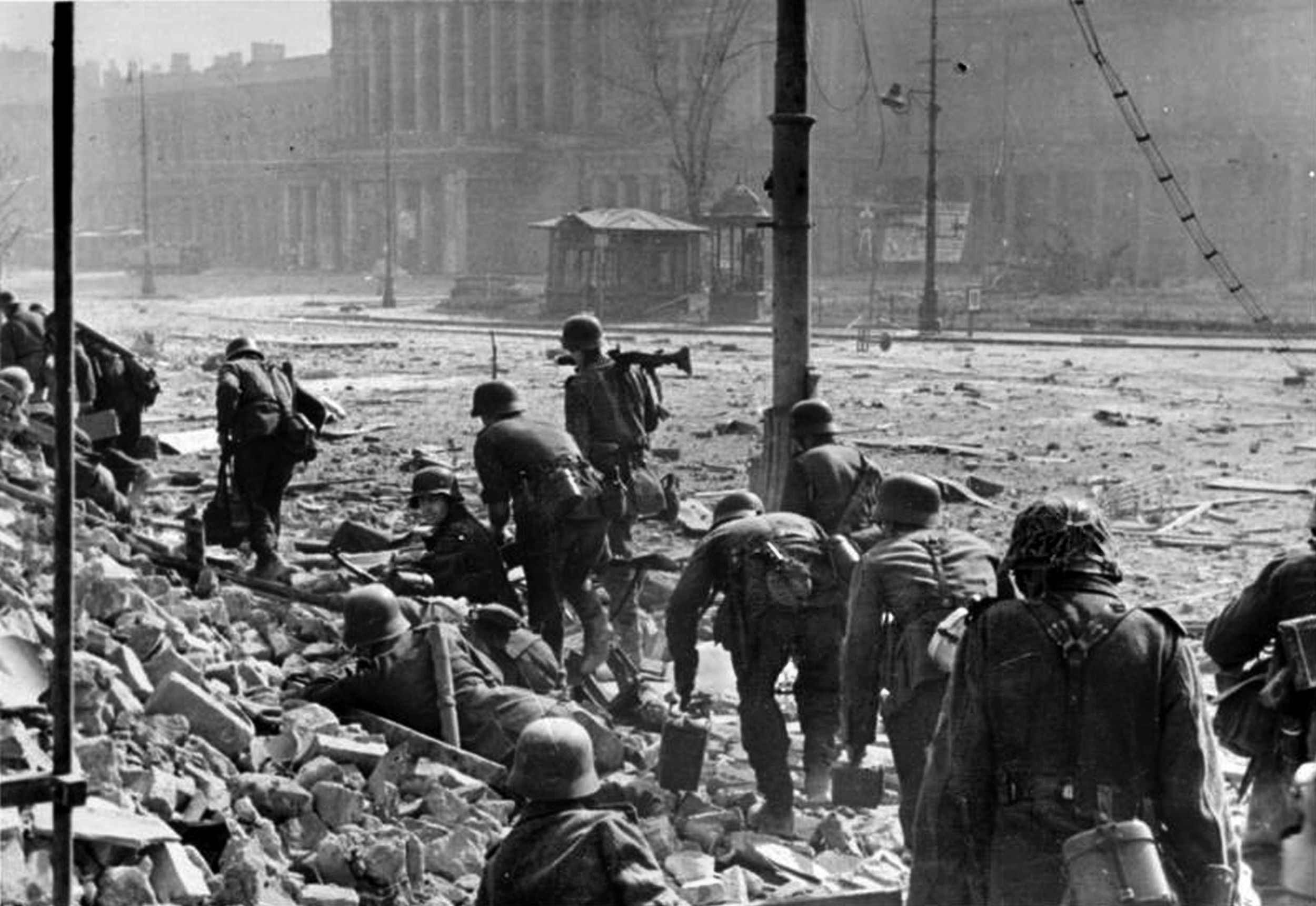 Launching an attack on a Polish strongpoint, German soldiers move through the rubble of Warsaw’s Theater Square, September 11, 1944. German forces suffered heavy casualties. 