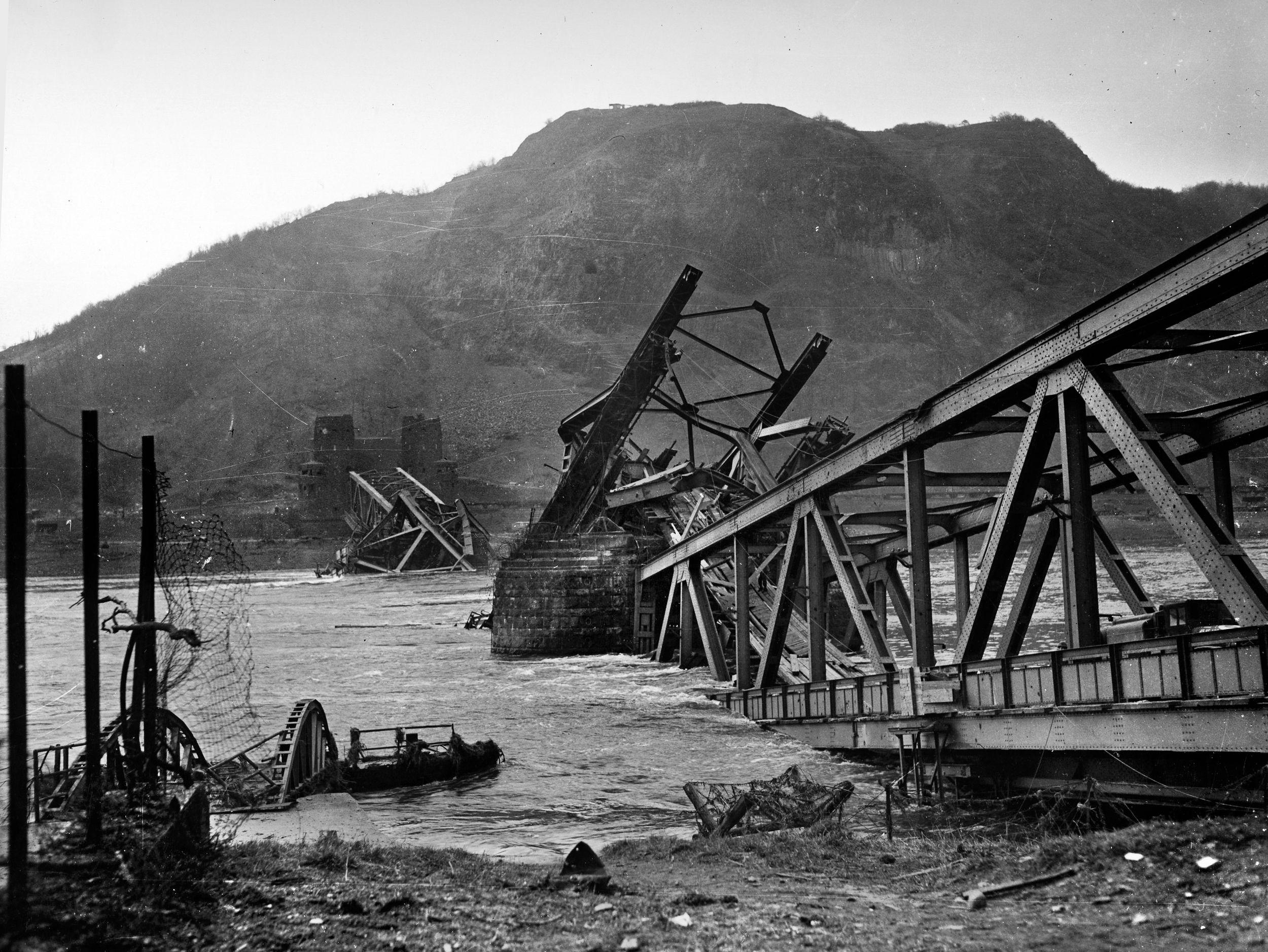 American engineers attempted to shore up the Ludendorff bridge while pushing across as many troops as possible. Attacks by German aircraft and V-2 rockets, in addition to the damage from the initial demolition attempt, finally caused the bridge to collapse on March 17. Six soldiers from the 276th Engineer Combat Battalion died; 11 were missing and presumed drowned; 60 were injured, and three later succumbed to their injuries. 