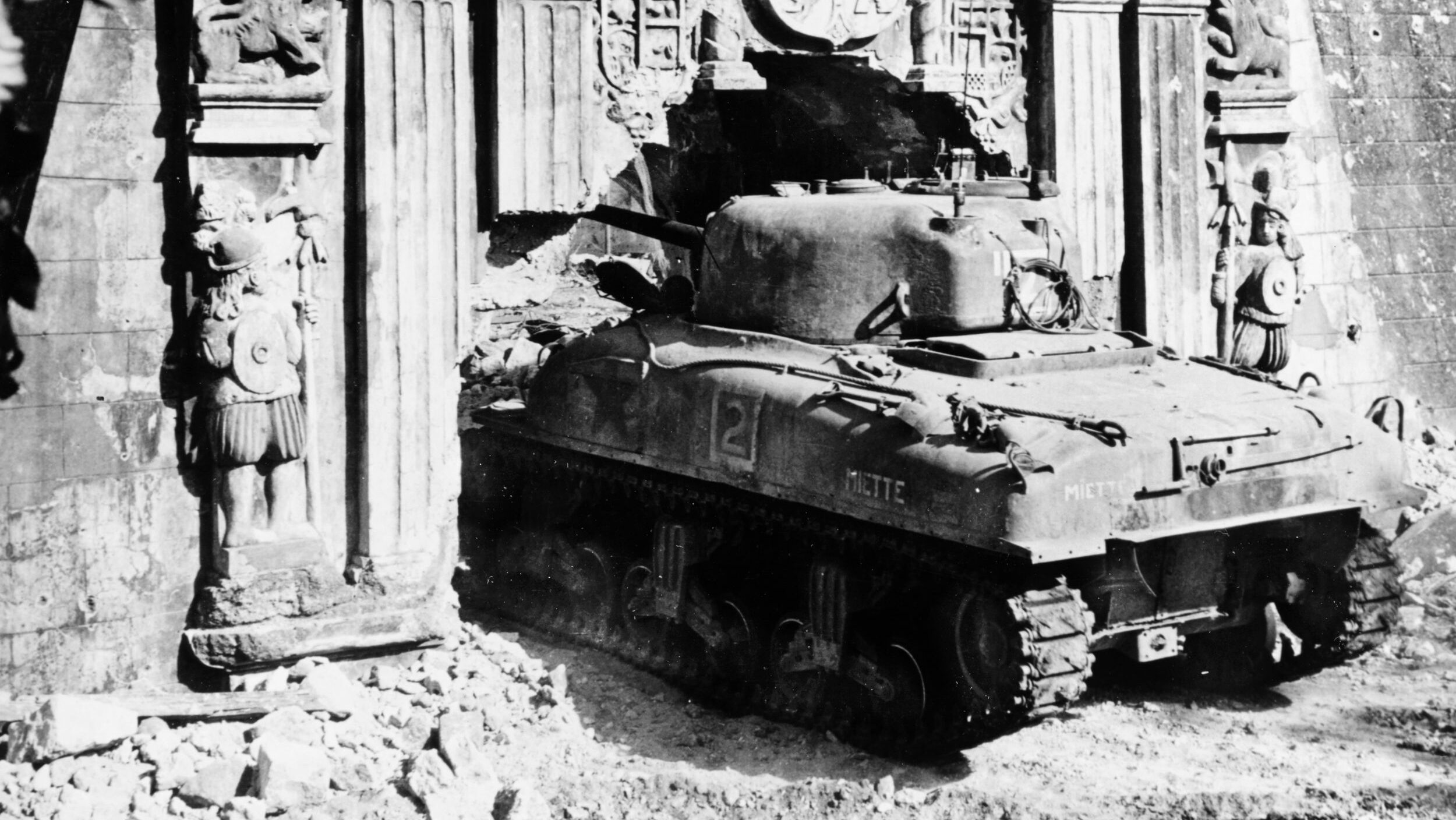An M4 Sherman medium tank of the U.S. Army enters Old Fort Santiago in the city of Manila after the bitter fighting to liberate the “Pearl of the Orient” from Japanese occupation. This photo was taken on February 26, 1945