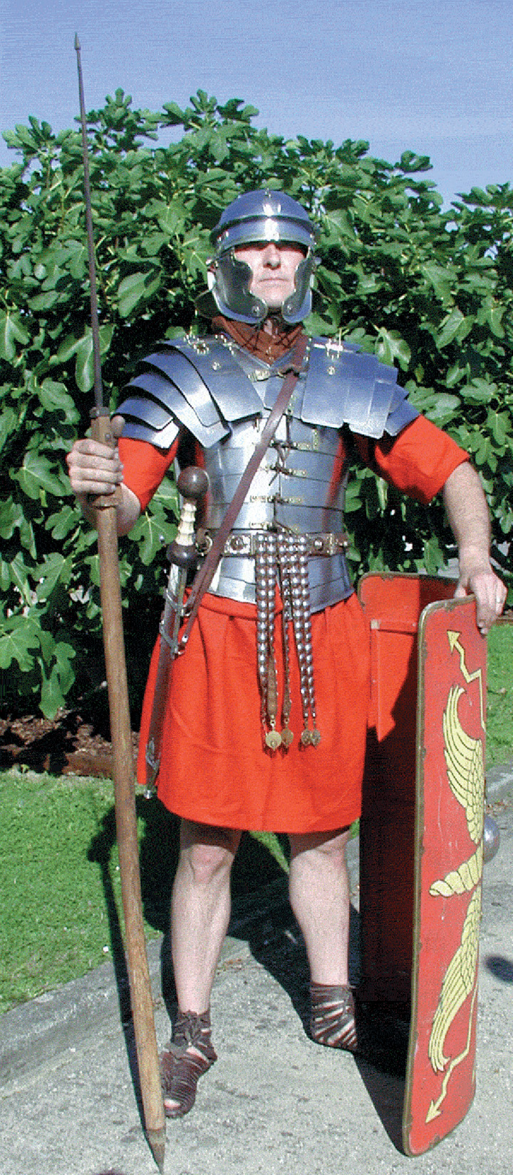 A legionary of the recreated Ermine Street Guard wears the typical clothing and equipment of the 1st- century Roman soldier. A volunteer living history group, the Guard’s primary focus is the accurate reconstruction of Roman military equipment. Based in England, the group is highly regarded by academics and maintains a Web site at www.esg.ndirect.co.uk