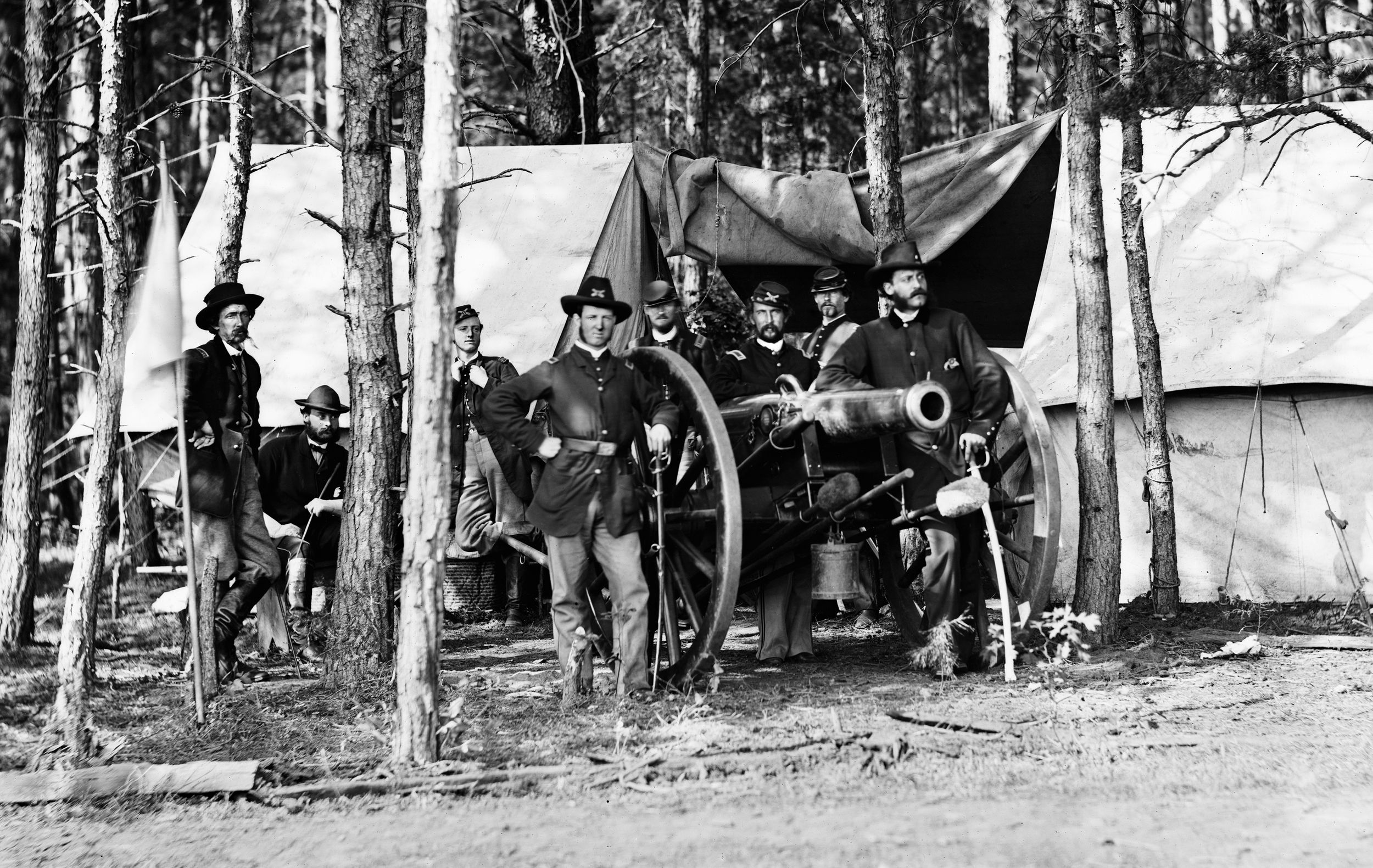 Lieutenant Samuel Elder, far left, with other U.S. Army artillery officers photographed in Virginia. Elder’s battery set up near the Female Seminary in the Battle of Hagerstown. The cannon of the two armies filled the narrow town streets with smoke and deadly shrapnel. 