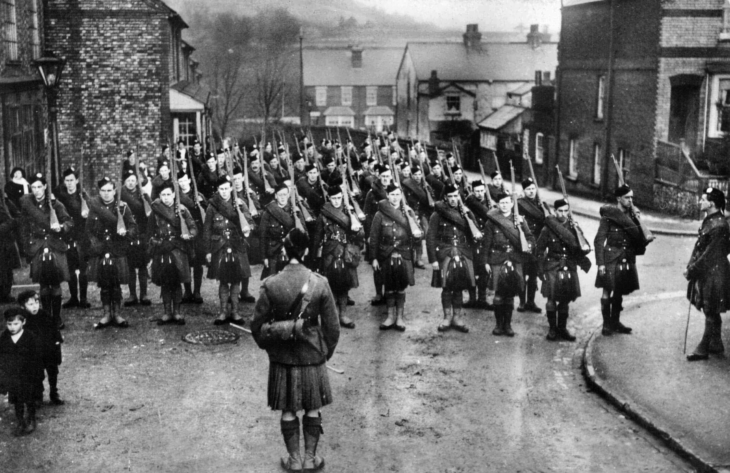 A company from a Scottish Regiment parade in Dorking, south of London, prior to embarking for France. Despite severe losses during repeated offensives in 1914 and 1915, Britain was able to successfully enlist troops into the “New Army.”
