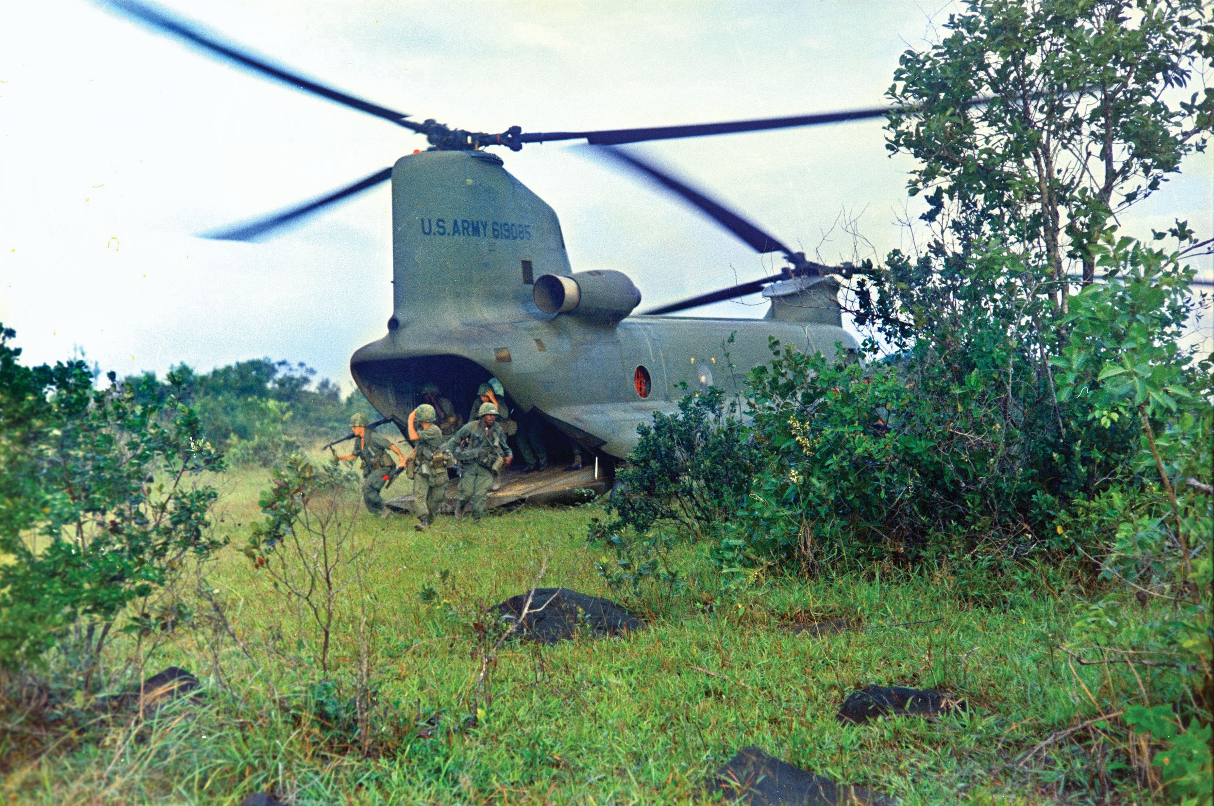 A CH-47 Chinook helicopter deploys soldiers from Company “D,” (2nd BA, 35th IN, 3rd BR, 4th ID) in Quang Ngai Province near Duc Pho.