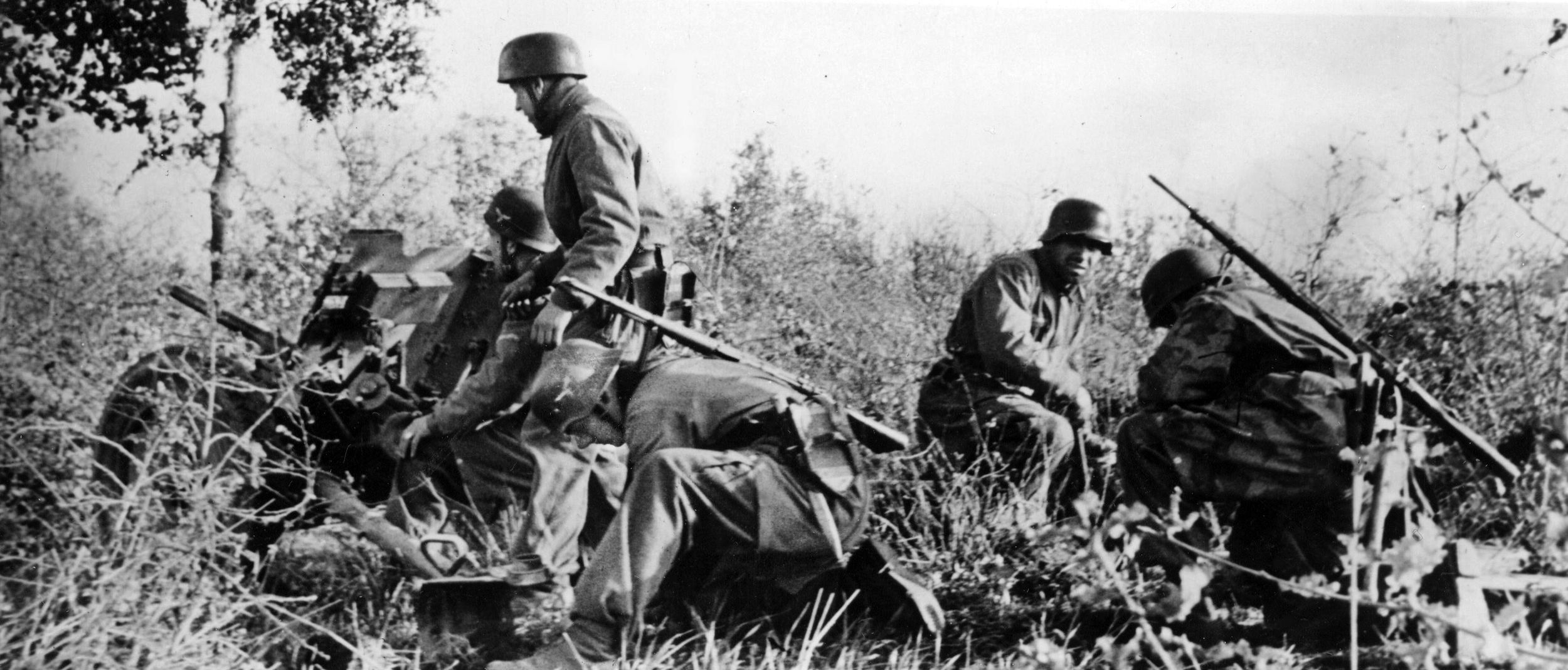 German soldiers of the 1st Fallschirmjager Division service a 37mm Pak 36 anti-tank gun on the front line in Italy. Although the Pak 36 was replaced by the 75mm Pak 40 in 1941, many examples of the weapon remained in service with paratrooper units because of their light weight. 