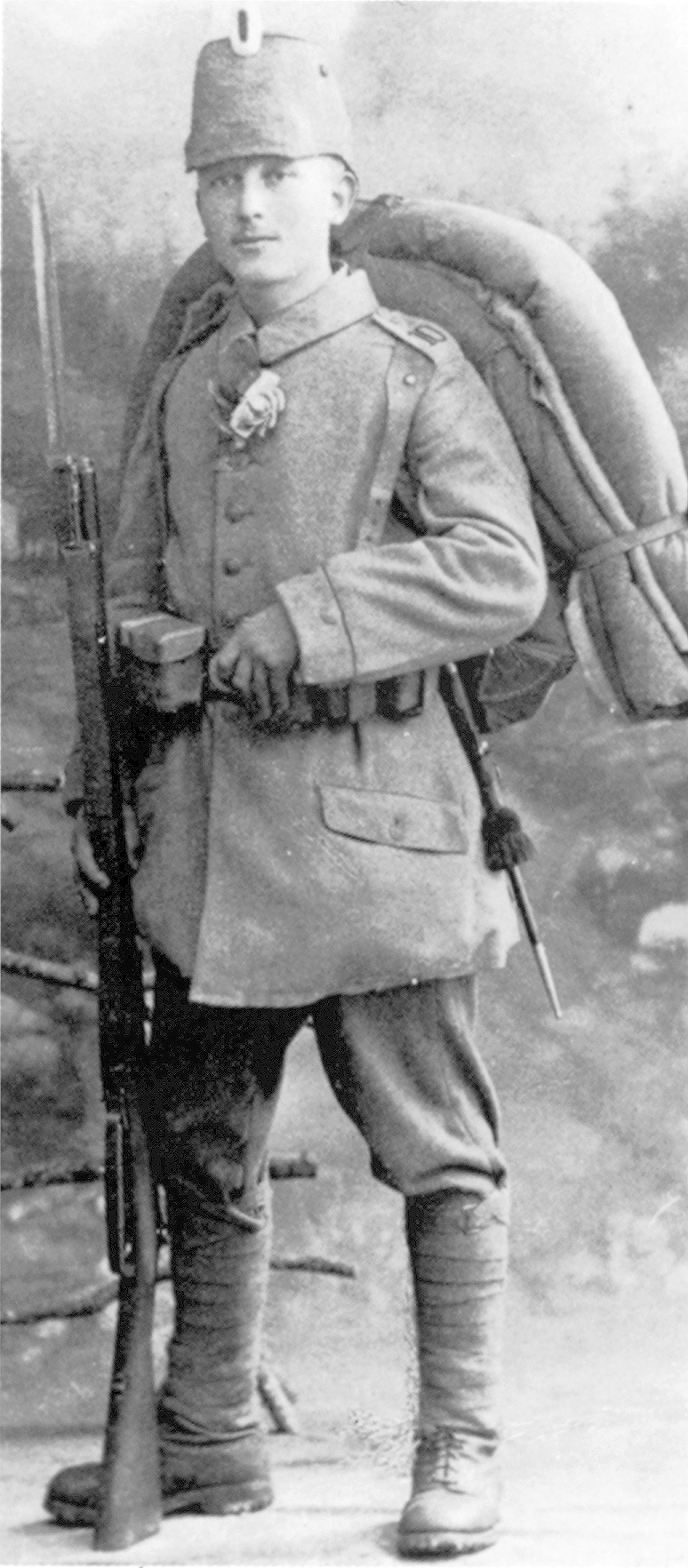 A WWI German Jäger. Note the bayonet scabbard with tassel.