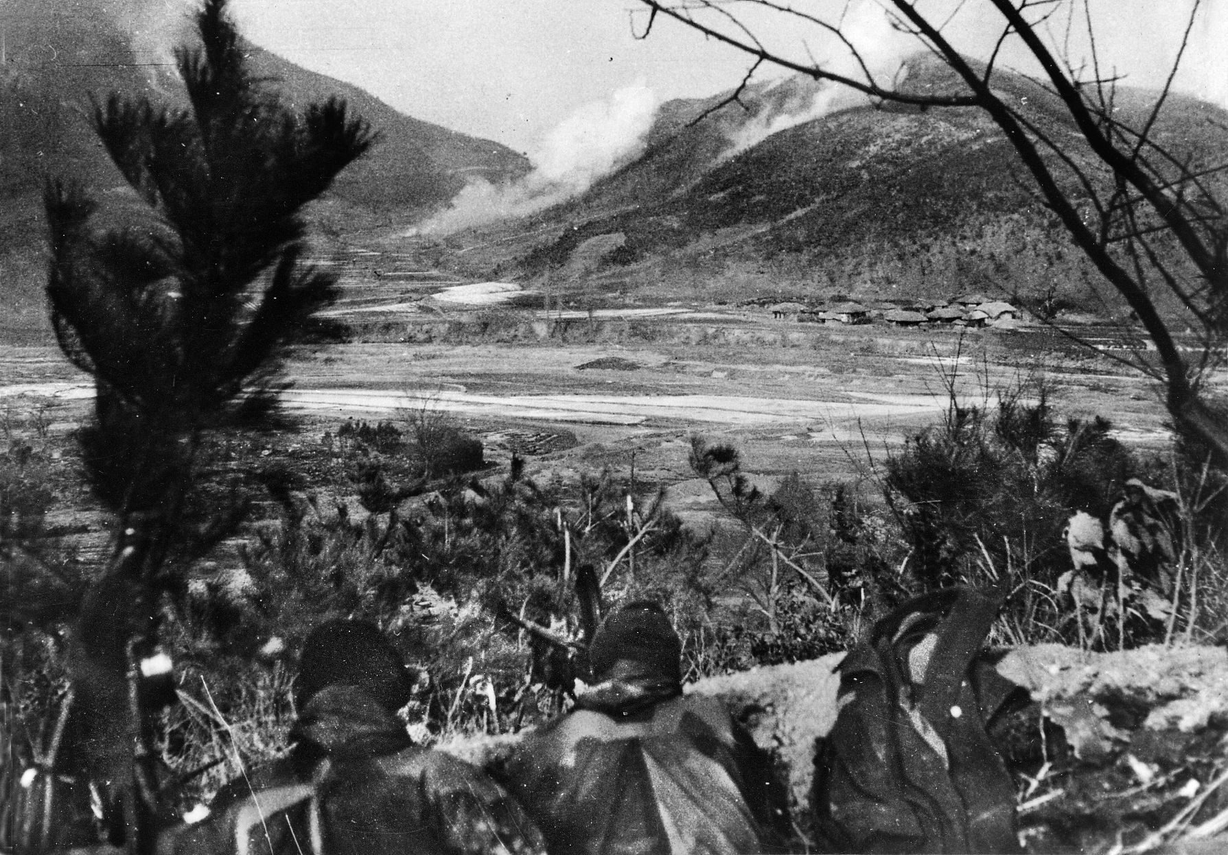 In the foreground in camouflage smocks are members of the Gloucestershire Regiment with Bren guns at the Battle of Imjin as United Nations troops try to hold the line against a 10,000-soldier attack by the Communist Chinese Army in April 1951.