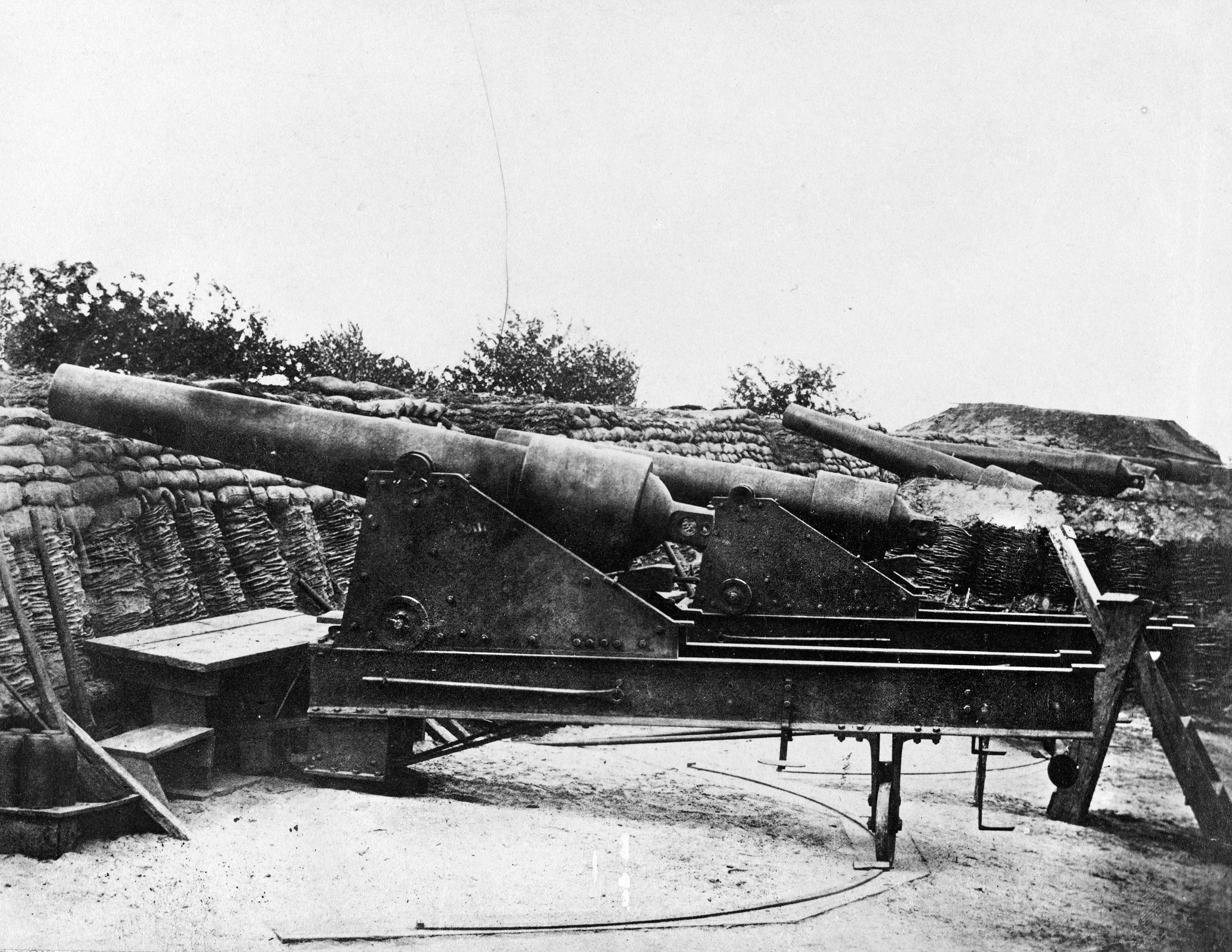 The five rifled 100-pounder Parrott guns of the Federal Battery No. 1 set up in a peach orchard in front of the Farenholt house south of Yorktown. The battery also featured a 200-pounder.  After two days of operation, the battery was made moot by the Confederate evacuation of the city.