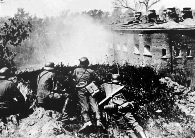 Tall earthen embankments along the fortress perimeter were a double-edged sword. Once reaching the top of embankments, the Germans gained advantageous elevated firing positions. 