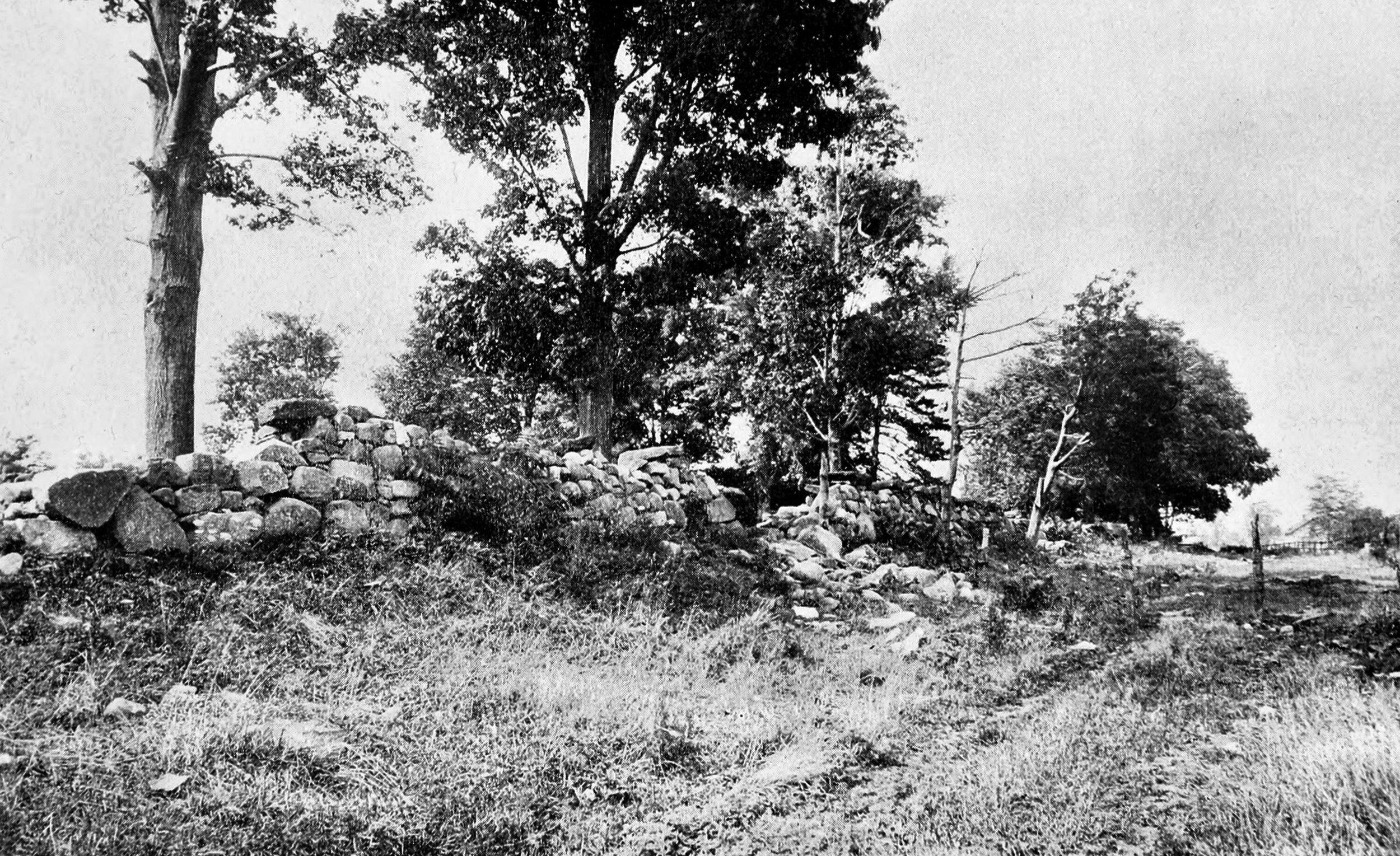 This news photo of the Harlem Heights battlefield was taken in 1897 looking north from 117th Street, between Claremont Avenue and Riverside Drive—now occupied by Columbia University. Early in the battle, as the British pressed Colonel Knowlton’s men, they fell back behind a stone wall where they rallied and traded volleys with the enemy.