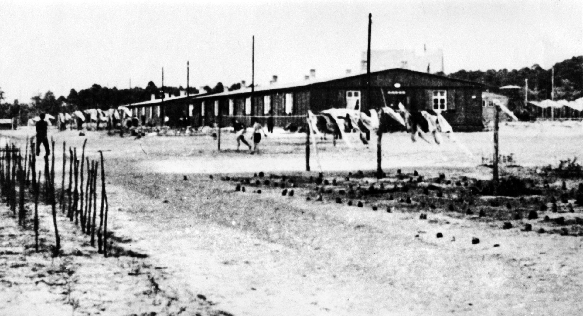 After his capture, Les Amundson was sent to Stalag Luft I near Barth, Germany, where he remained for 17 months before his liberation by Allied forces.
