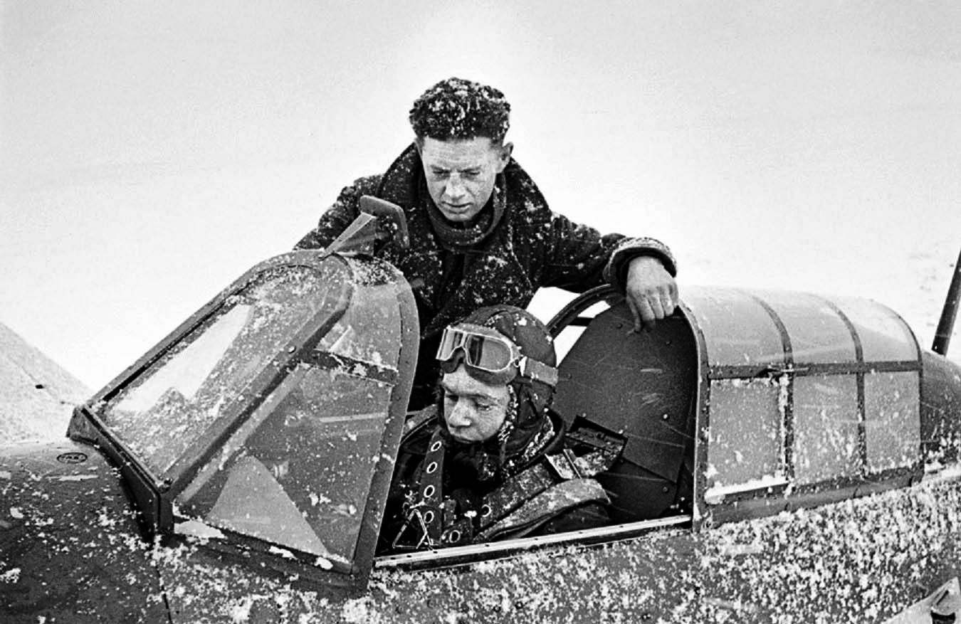 Flight Commander Lt. Jack Ross of No. 134 Squadron RAF teaches Soviet pilot Lt. Viktor Pavlovich Maksimovich some fine points of the Hurricane fighter before the pupil attempts to fly the plane. Maksimovich became a squadron commander and flew 343 sorties against the Nazis by May 1945, shooting down 8 enemy aircraft.
