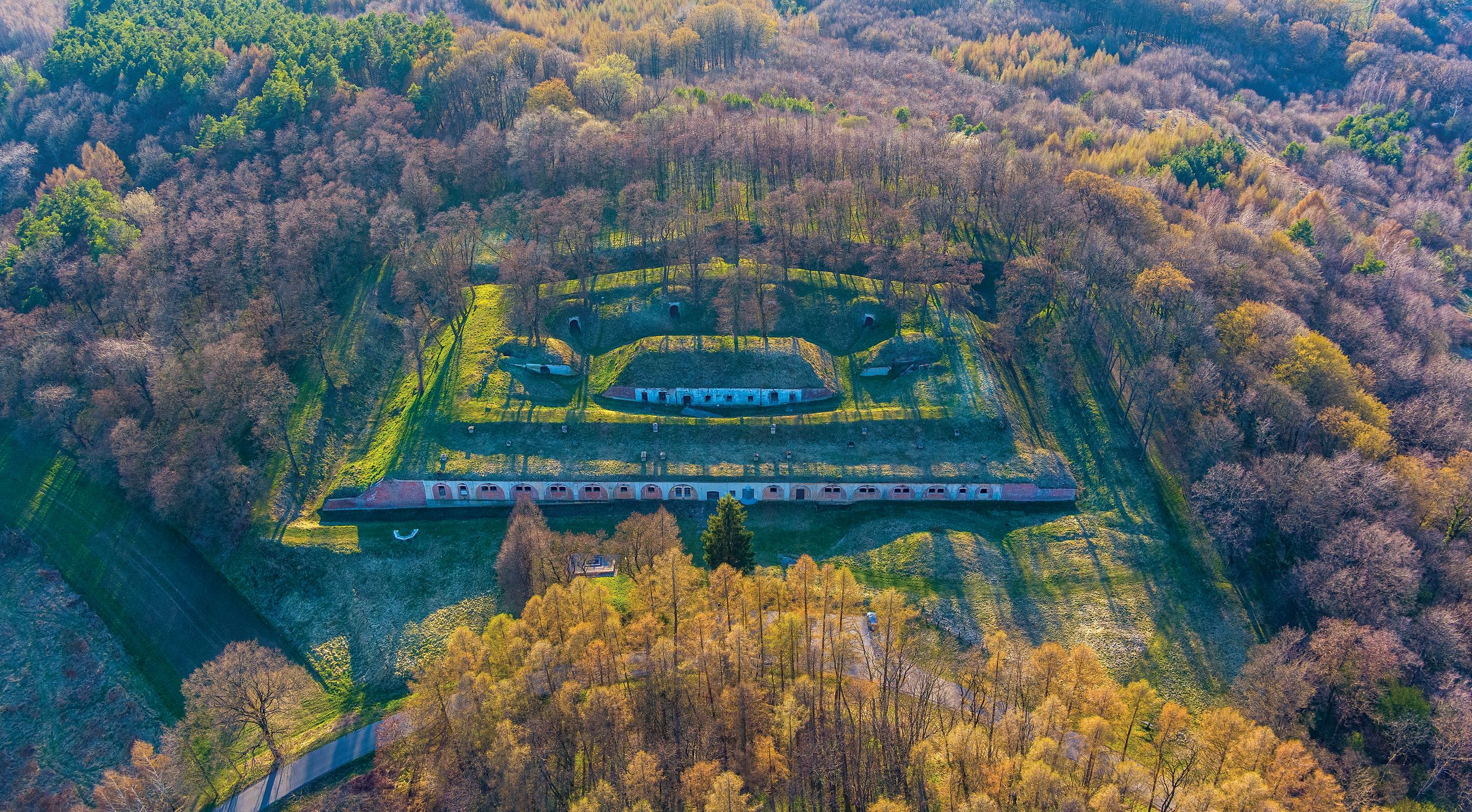 A 2002 aerial view of Fort VIII “Łętownia,” the first single-rampart artillery fort built in 1881-1882 as part of the massive Przemyśl Fortress complex. Part of it was destroyed by the Austro-Hungarian defenders before they surrendered to the Russians in March 1915. During its Nazi occupation in World War II, Fort VIII became a place of execution for Poles and Jews.