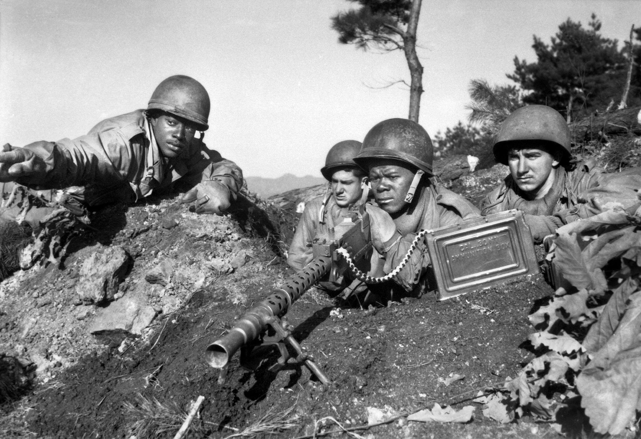 A U.S. Army 2nd Division machine-gun team poses near the Ch’ongch’on River in North Korea. In 1948 President Harry Truman signed Executive Order 9981 mandating desegregation of the U.S. military. Some organizations within the military were slow to adopt the order, but the Korean War effectively accelerated integration.