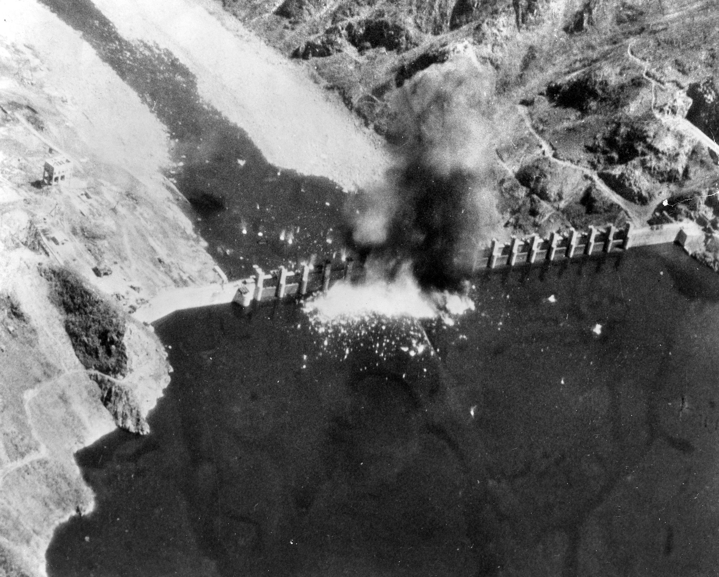 This image showing torpedoes finding their mark on the Hwachon Dam was captured by the Grumman F9F-2 Panther photo-reconnaissance jet that accompanied the eight Navy Douglas AD-2 Skyraider “dambusters” to document the May 1, 1951, raid.  Also along were 12 Vought F4U Corsair fighter-bombers to take out the Communist antiaircraft batteries. 
