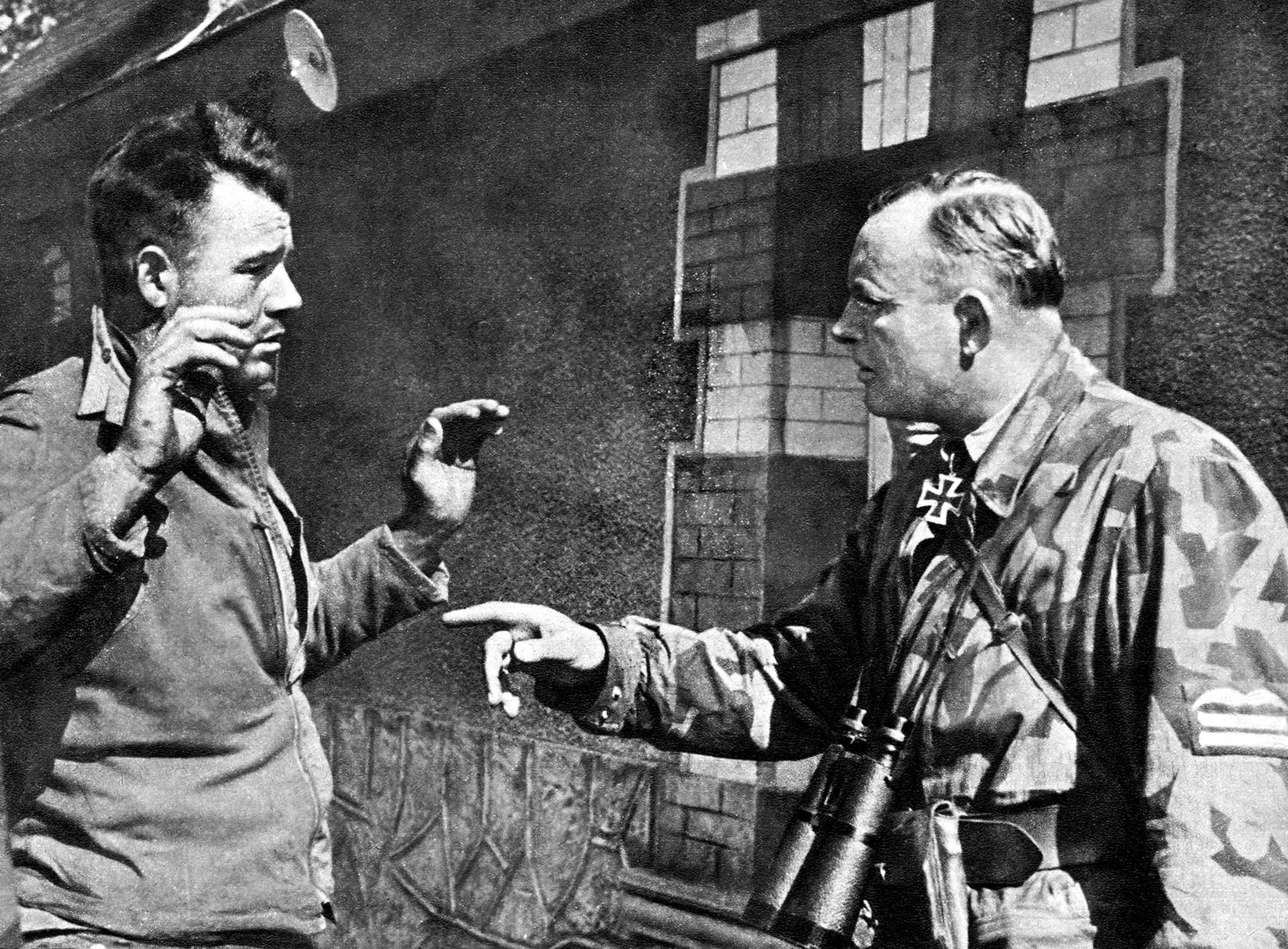 In March 1944, Major Friedrich Alpers (right) transferred to the 3rd Parachute Division and was posted with the unit in Normandy after the D-Day invasion. Here he questions an American prisoner from the 2nd Infantry Division. Feldwebel (sergeant) Jupp Nüsser, who served under Alpers, recalled that the major “always showed respect and chivalry toward a defeated enemy.”