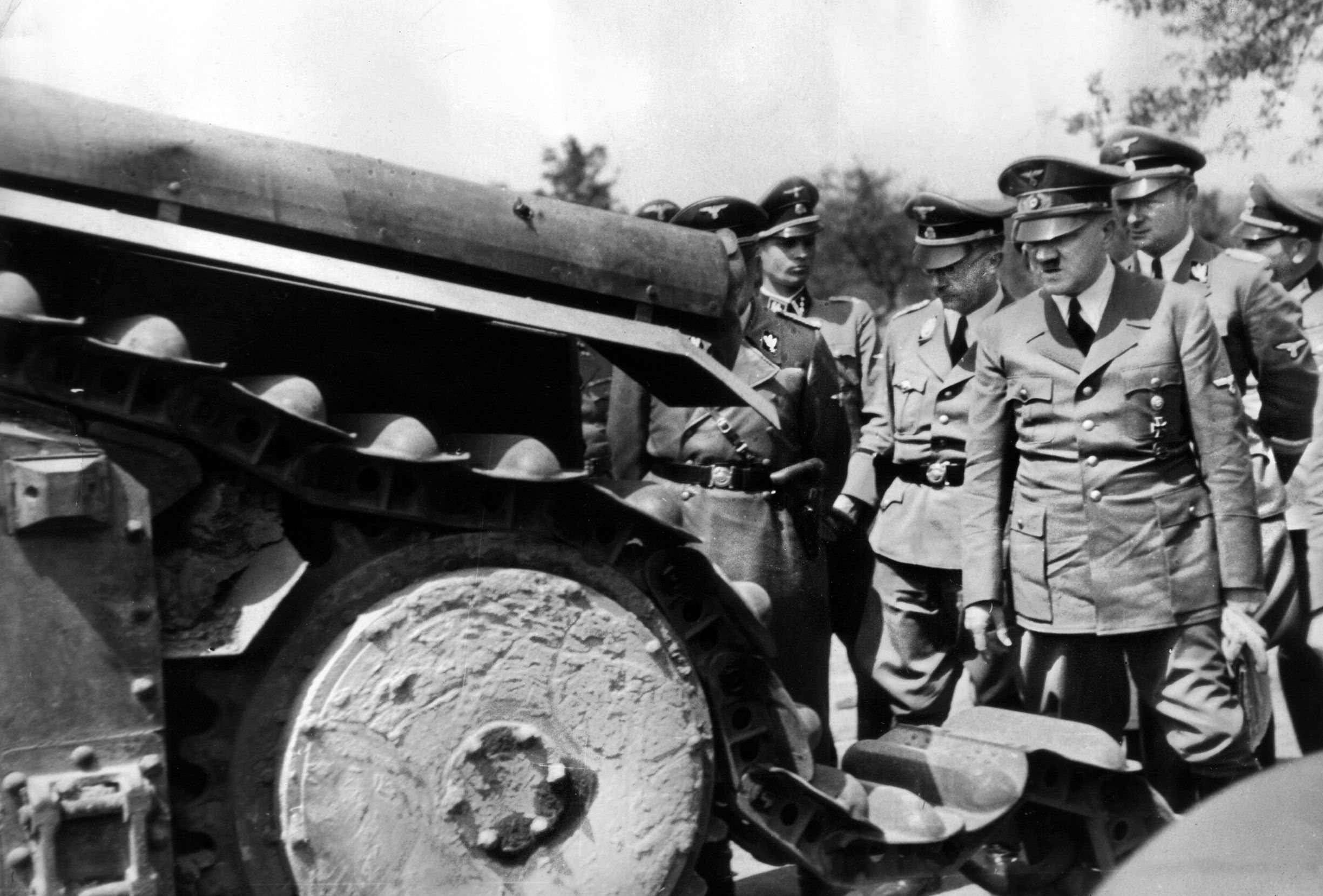 Adolf Hitler, Reichsführer-SS Heinrich Himmler, and other high command officers inspect a captured Char B1 bis heavy tank after the fall of France in June 1940. Though the 34-ton tank suffered from glaring tactical issues—most notably its short operational range and overtaxed one-man turret—Hitler was deeply impressed by its 60mm armor and 47mm turret gun. Firsthand inspections like these provided the political and military momentum needed to fast-track the Tiger, Germany's own heavy tank.