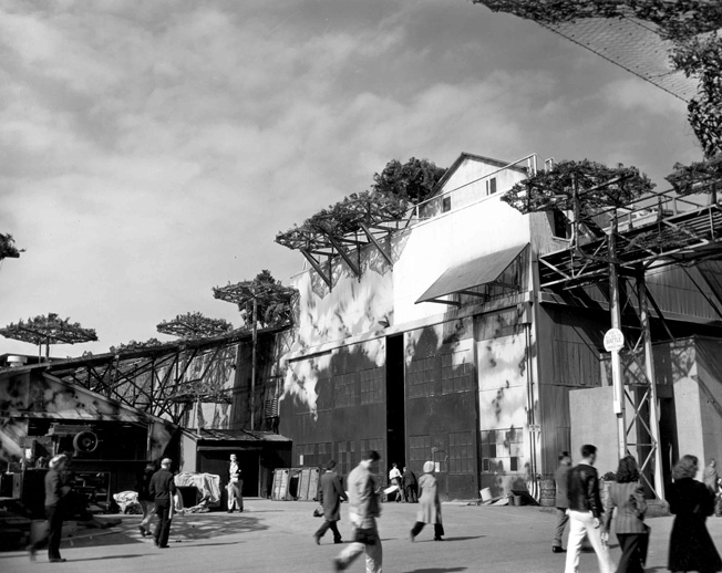 In areas at Douglas in Santa Monica where the camouflage netting ended with buildings, the edges were “softened” through the addition of artificial trees mounted on brackets.