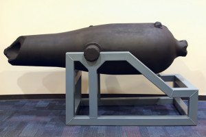The USS Cumberland's guns shattered a Dahlgren gun mounted on the CSS Virginia.