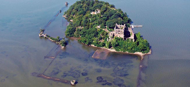 Scottish-American arms dealer Francis Bannerman stored 30 million rounds of ammunition and weapons in his castle in the middle of the Hudson River.