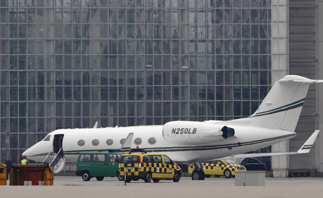 An airplane possibly carrying John Demjanjuk stands on the runway after landing in Munich, May 11, 2009.