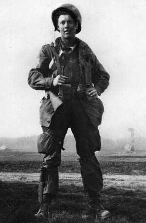 Tom Warner’s good friend, Curtis J. “Goldie” Goldman—brash, cocky, and fearless—stands with a Thompson submachine gun slung over his shoulder on a Varsity LZ.