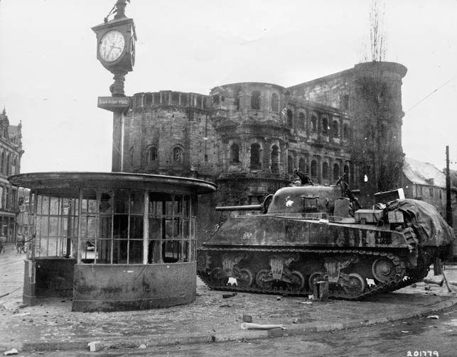 A Sherman tank from the 10th Armored Division moves through Trier, near the Saar River north of Saarburg, a week after linking up with the 2nd Ranger Battalion. Behind the tank is Trier’s famous landmark, the ancient Roman gate known as the Porta Negra.