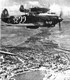 As the Wermacht tightened the ring around Sevastopol in 1942, German and Soviet fighter aces blazed away at one another day after day.