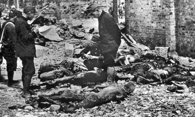 Body burned by the fire of American incendiary bombs residents of Tokyo