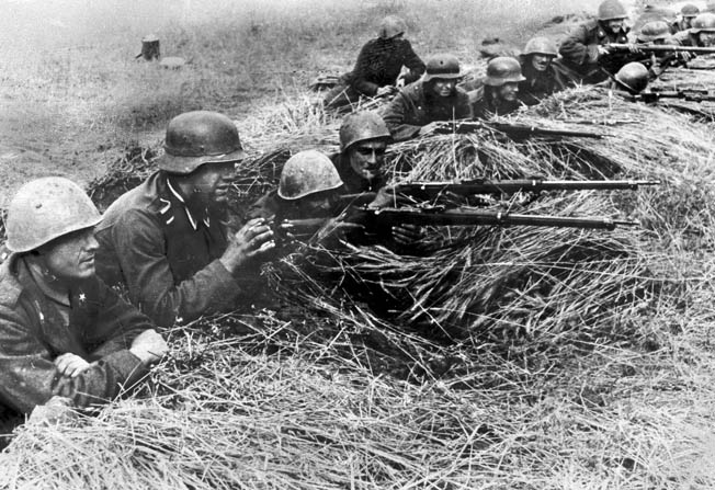 Joint German and Italian troops in a trench in anticipation of an attack in Russia. Photograph, Autumn 1941.