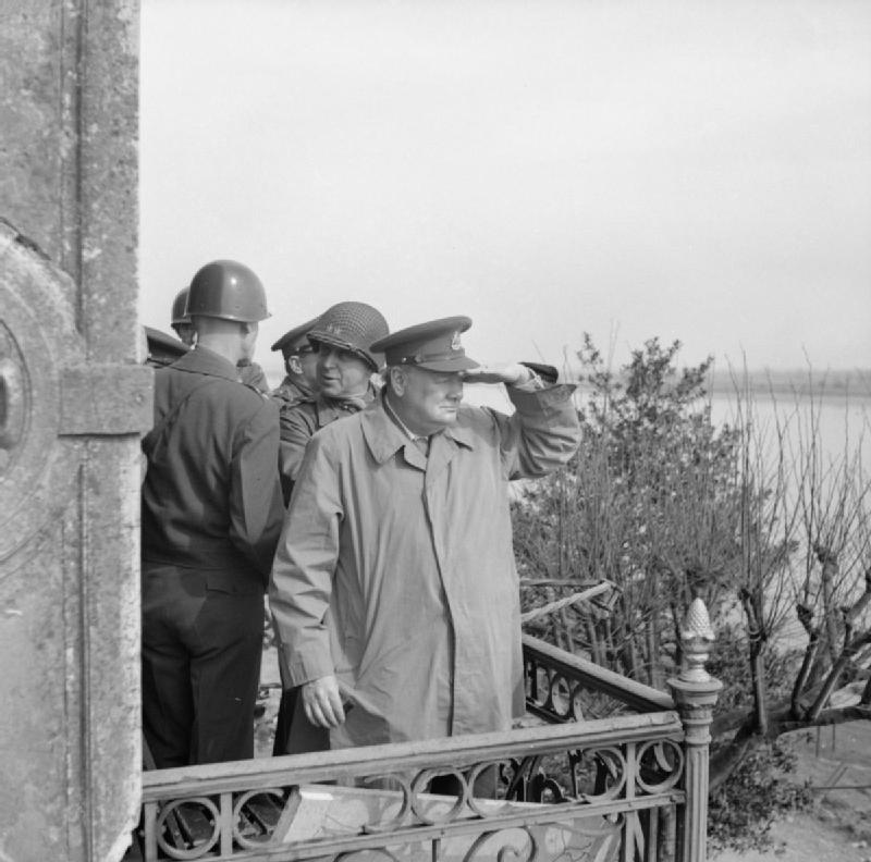 Winston_Churchill_watching_Allied_vehicles_crossing_the_Rhine