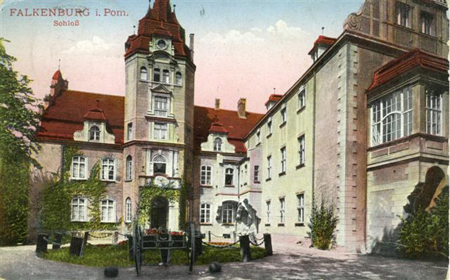 A picture of Zlocieniec castle, which sits in its namesake town, in 1906. Note the picture acknowledges the town's name under the German Empire as Falkenburg